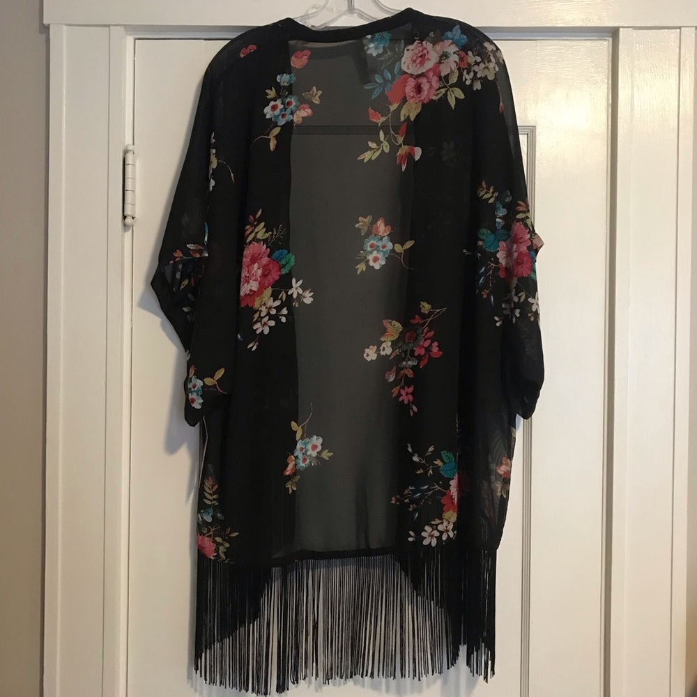 NWT Fun Floral Ruana Wrap - Picture 8 of 8